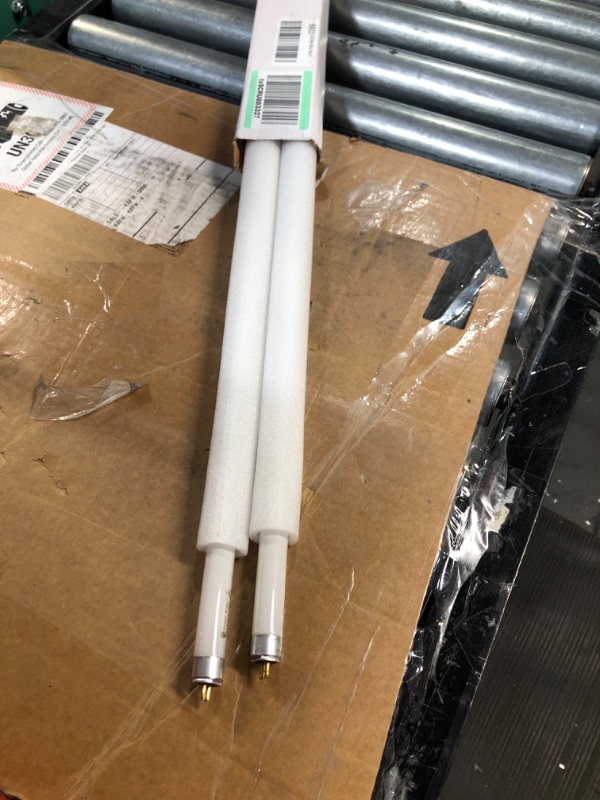 Photo 1 of (Pack of 2) F13T5/CW 13-Watt T5 Fluorescent Cool White 4100K Super Long Life
