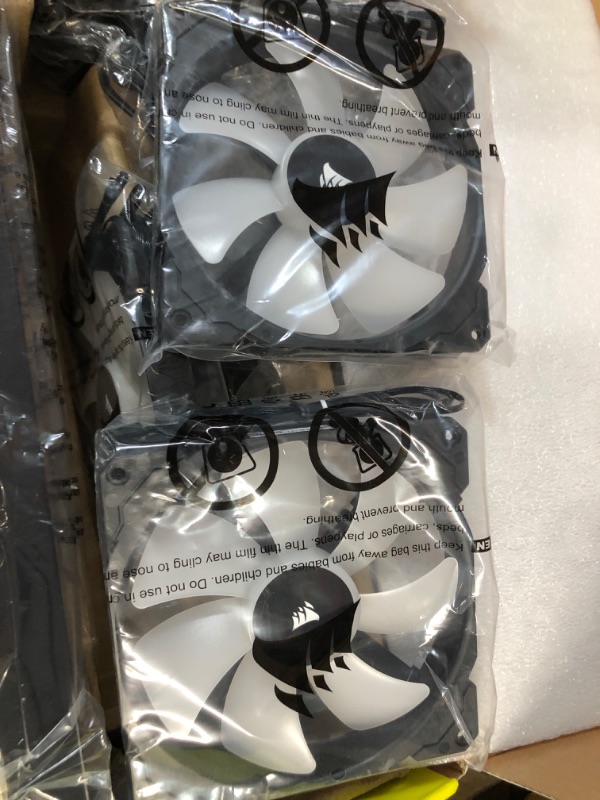 Photo 4 of CORSAIR iCUE H170i ELITE CAPELLIX Liquid CPU Cooler - 33 Dynamic RGB LEDs - 140mm Fans - 420mm Radiator - COMMANDER CORE Smart Lighting Controller - CORSAIR iCUE Software Compatible