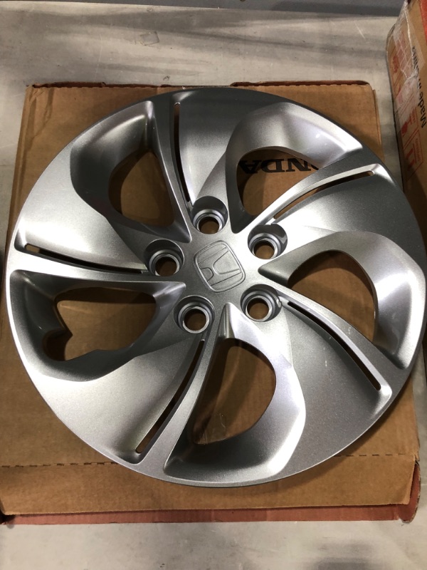 Photo 1 of Genuine Honda (44733-TR0-A01) 15" Wheel Cover
