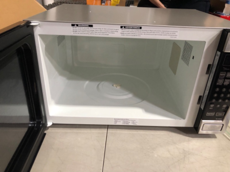 Photo 4 of ***FOR PARTS ONLY  SEE NOTES****
Panasonic NN-SN966SR 2.2cuft Luxury Microwave with Inverter Technology