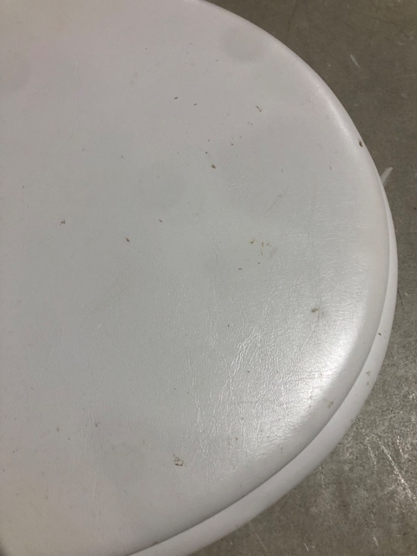 Photo 2 of ***HEAVILY USED/DIRTY - SEE PICTURES***
Mayfair by Bemis Cushioned Vinyl White Round Padded Toilet Seat