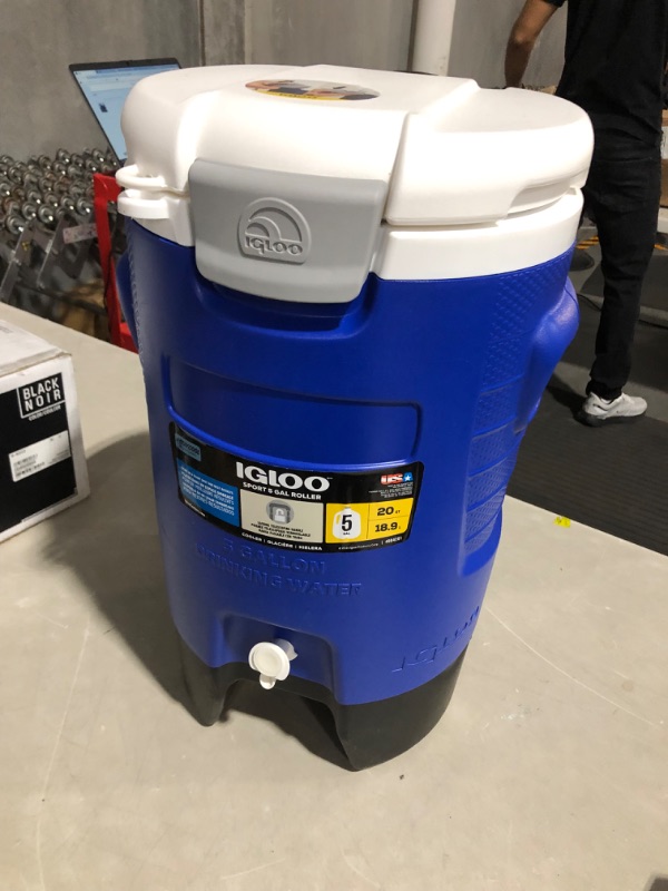 Photo 2 of ***DAMAGED - SEE PHOTOS***
Igloo 5 Gallon Wheeled Portable Sports Cooler