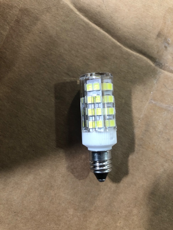 Photo 2 of DE11 110V 4 pack of daylight whitte 600k 