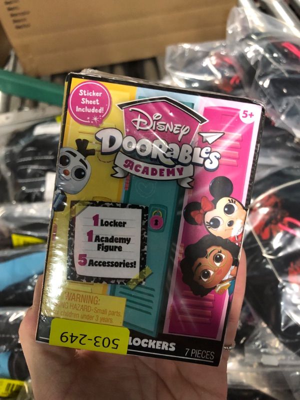 Photo 3 of 1 PK Disney Doorables NEW Academy Surprise Locker 