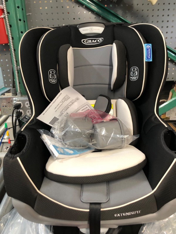 Photo 4 of Graco Extend2Fit Convertible Car Seat, Gotham