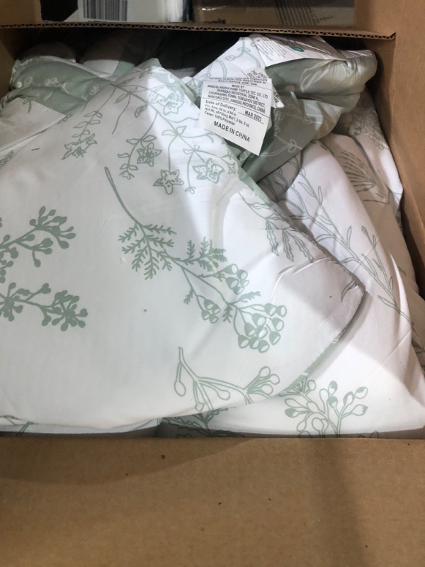 Photo 2 of (USED) BEDSURE Twin Comforter Set - Sage Green Comforter, Cute Floral Bedding Comforter Sets, 2 Pieces, 1 Soft Reversible Botanical Flowers Comforter and 1 Pillow Sham Sage Green Twin