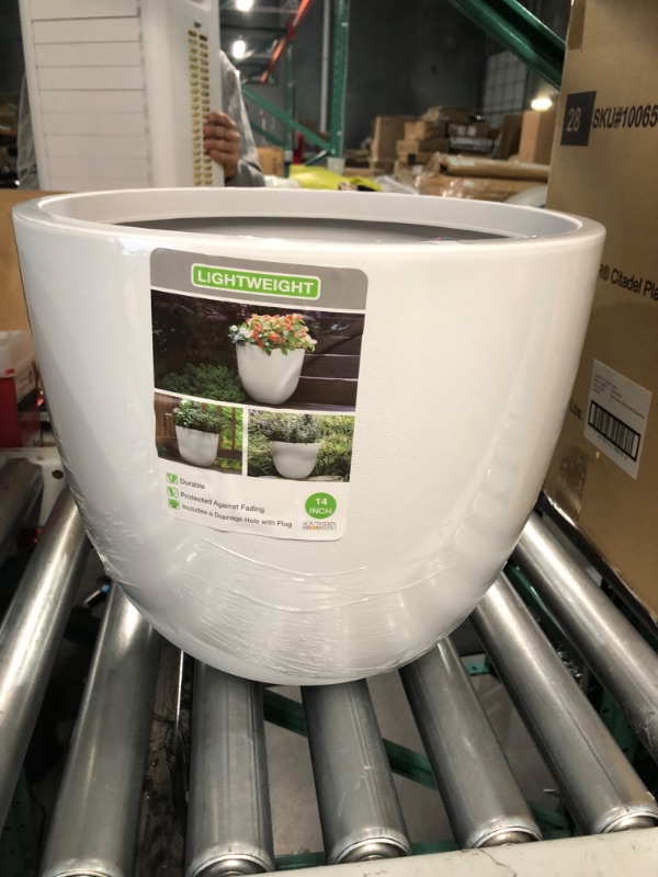 Photo 2 of (USED)Kante 18" Dia. Large Pure White PLASTIC Planter, Outdoor Indoor Modern Round Plant Pots, Lightweight, Heavy Duty, COMES WITH 2