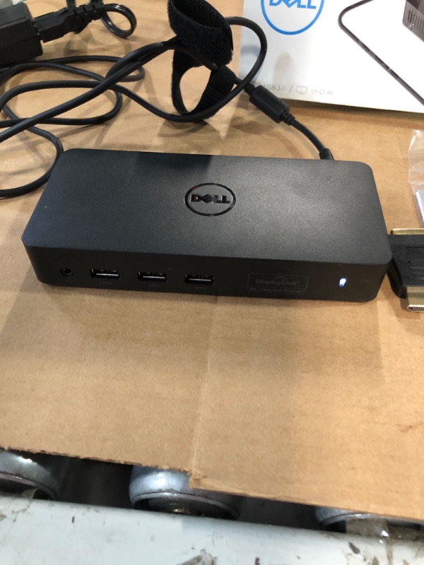 Photo 3 of Dell USB 3.0 Ultra HD/4K Triple Display Docking Station (D3100), 