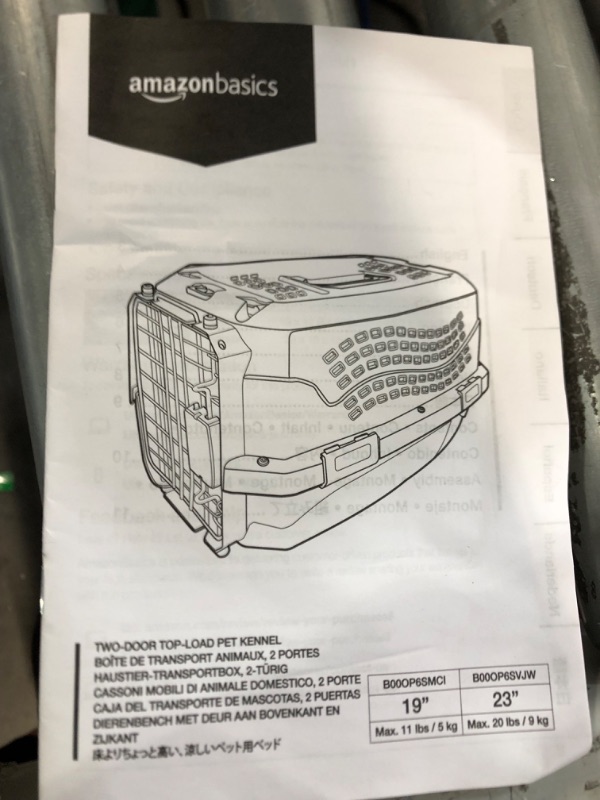 Photo 5 of * item missing clips *
Amazon Basics Two-Door Top-Load Hard-Sided Pet Travel Carrier Two-Door Top-Load 23-Inch