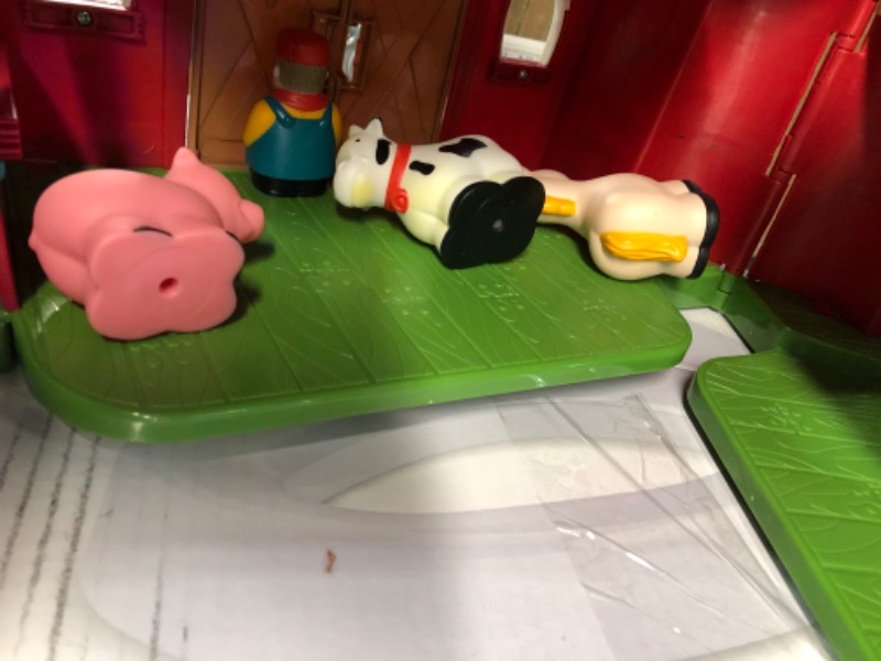 Photo 4 of Battat – Big Red Barn – Animal Farm Playset 