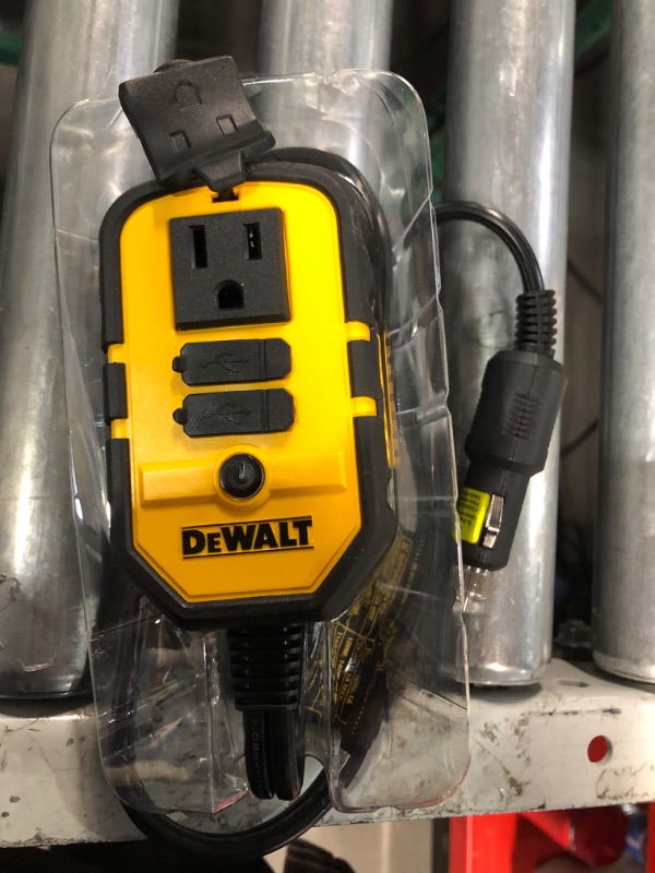 Photo 4 of DeWalt Power Inverter Dxaepi140