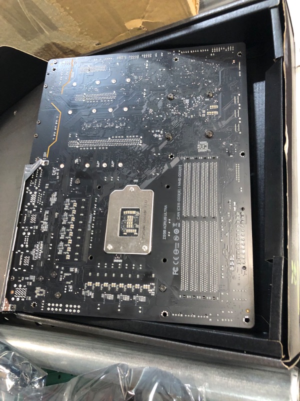 Photo 3 of GIGABYTE Z590 AORUS ULTRA Z590 Z590 AORUS ULTRA Bundle