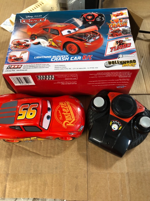 Photo 2 of Jada Toys Disney Pixar Cars 1:24 Lightning McQueen RC Remote Control Car 2.4 GHz