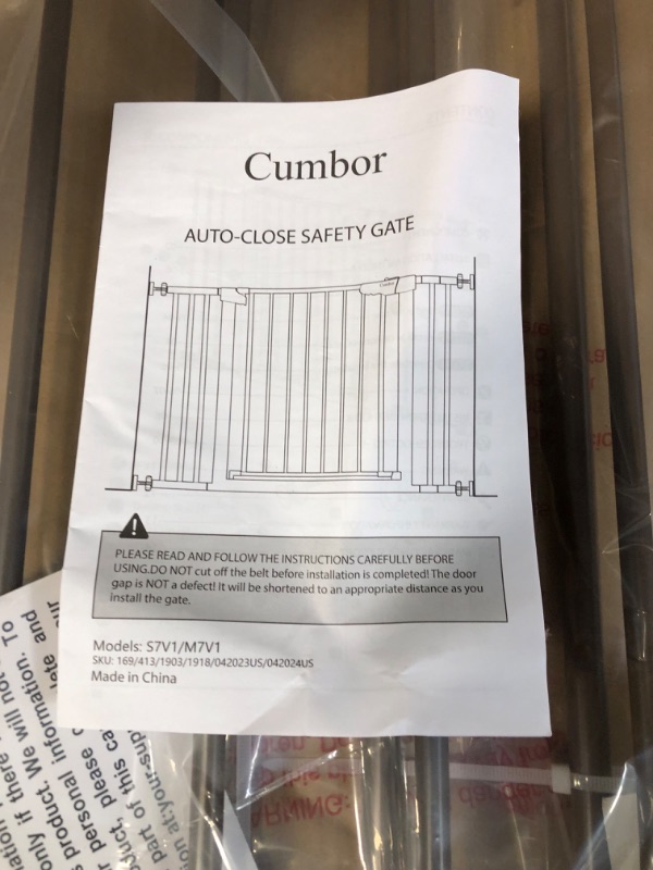 Photo 3 of Cumbor 46”Auto Close Safety Baby Gate