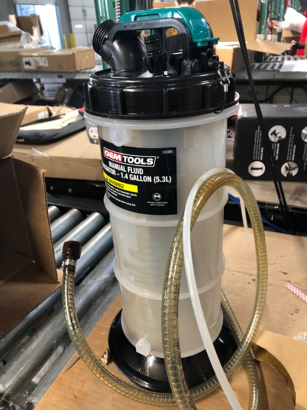 Photo 3 of ** USED** OEMTOOLS 24389 5.6 Quarts (1.4 Gallons) Manual Fluid Extractor, Fluid Extractor Pump, Oil Extractor Vacuum, Auto Oil Extractor 5.3 Liter