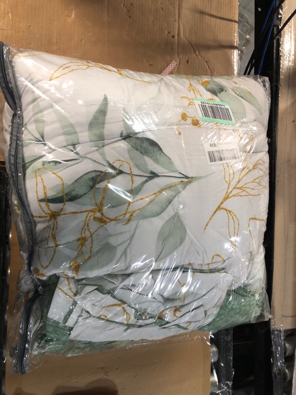 Photo 3 of [Like New] Joyreap 7 Piece Bed in a Bag Queen, Green Leaves Printed on White 
