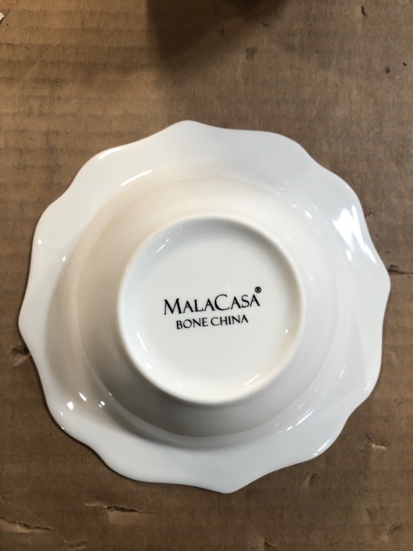 Photo 4 of [Brand New] MALACASA Plates and Bowls Sets, 16 Piece Bone China Dinnerware Sets for 4, Round White Dish Set