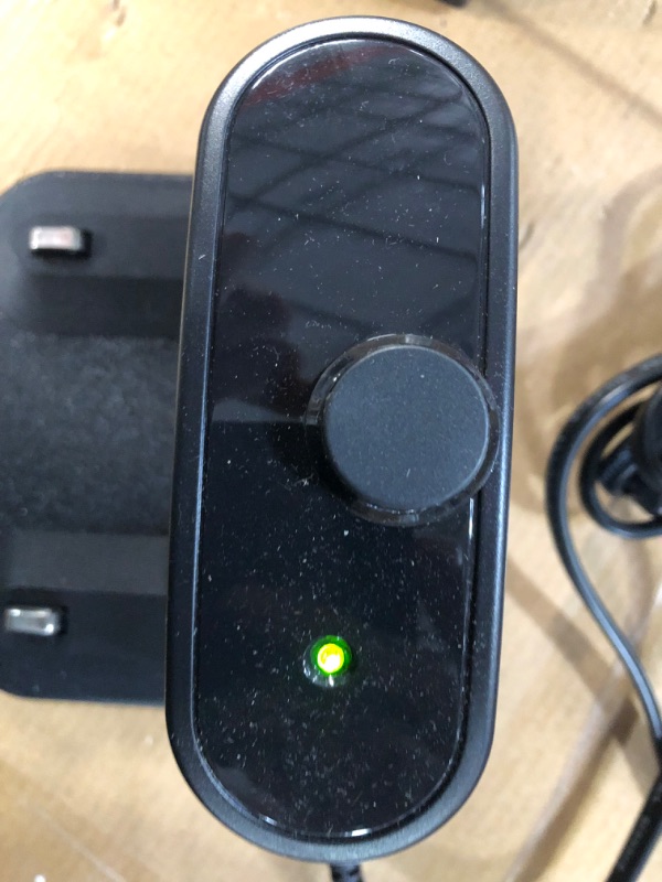Photo 4 of [Like New] iRobot Roomba 692 Robot Vacuum-Wi-Fi Connectivity,  Self-Charging, Charcoal Grey