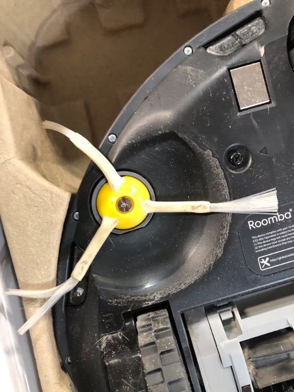 Photo 7 of [Like New] iRobot Roomba 692 Robot Vacuum-Wi-Fi Connectivity,  Self-Charging, Charcoal Grey