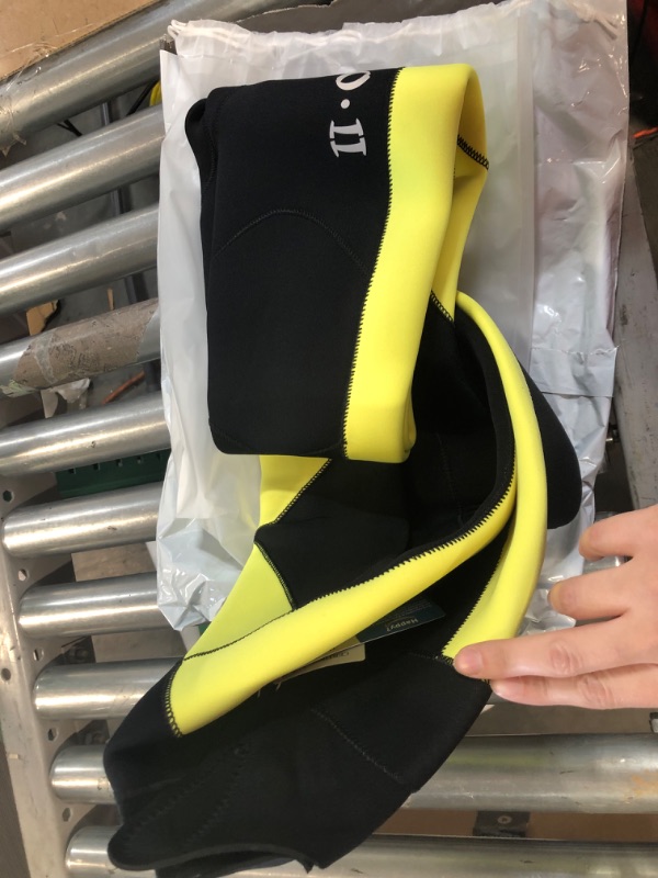 Photo 3 of Hevto Hero-II Kids Wetsuit Size 8 Black Yellow 