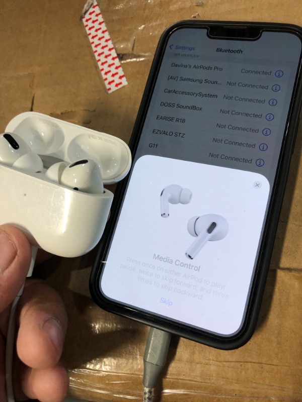 Photo 6 of AirPods Pro 2nd Gen (RIGHT AIRPOD DOSE NOT CONECT)