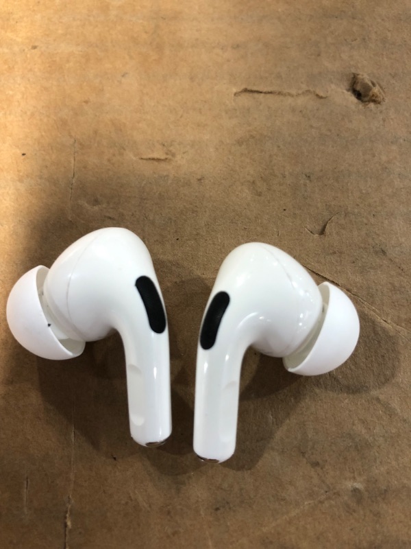 Photo 4 of AirPods Pro 2nd Gen (RIGHT AIRPOD DOSE NOT CONECT)