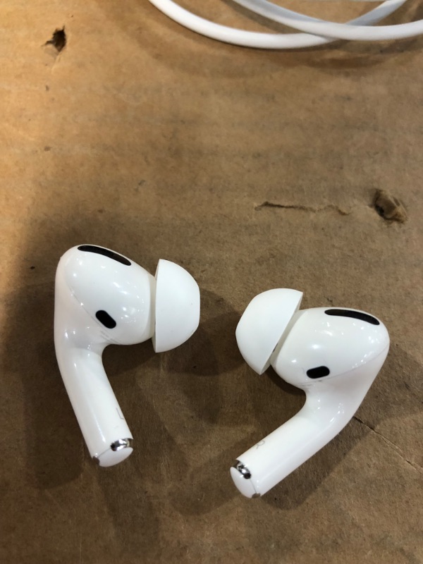 Photo 5 of AirPods Pro 2nd Gen (RIGHT AIRPOD DOSE NOT CONECT)