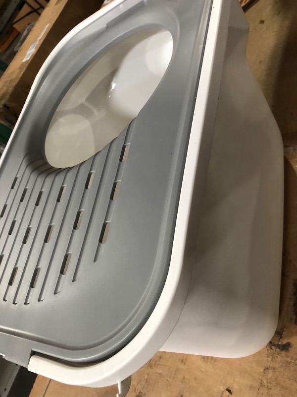 Photo 2 of (USED) IRIS USA Square Top Entry Cat Litter Box with Scoop, Large Kitty Litter Tray with Litter Catching Lid - White/Gray Top Entry