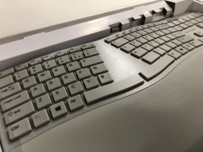 Photo 1 of *missing usb connector* Kensington Pro Fit Ergonomic Wireless Keyboard and Mouse - Grey (K75407US)