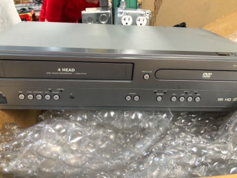 Photo 1 of Magnavox MWD2206 DVD/VCR Combination Player