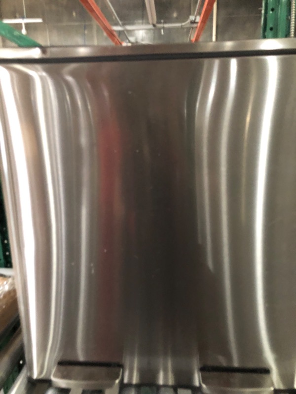 Photo 3 of **** USED ITEM, SEE PHOTOS FOR DAMAGE ***SONGMICS 2 x 8 Gal Garbage Can for Kitchen,