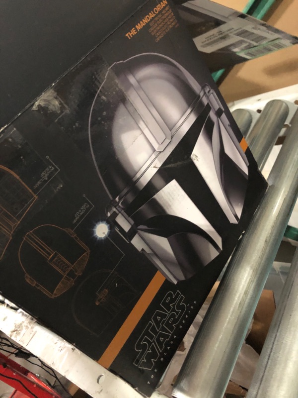 Photo 3 of Collect Collector Star Wars Black Series - Mandalorian Electronic Helmet. 