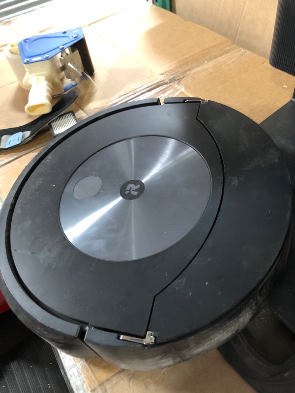 Photo 3 of *** USED FOR PARTS ONLY ****iRobot® Roomba Combo™ j7+ Self-Emptying Robot Vacuum & Mop - 