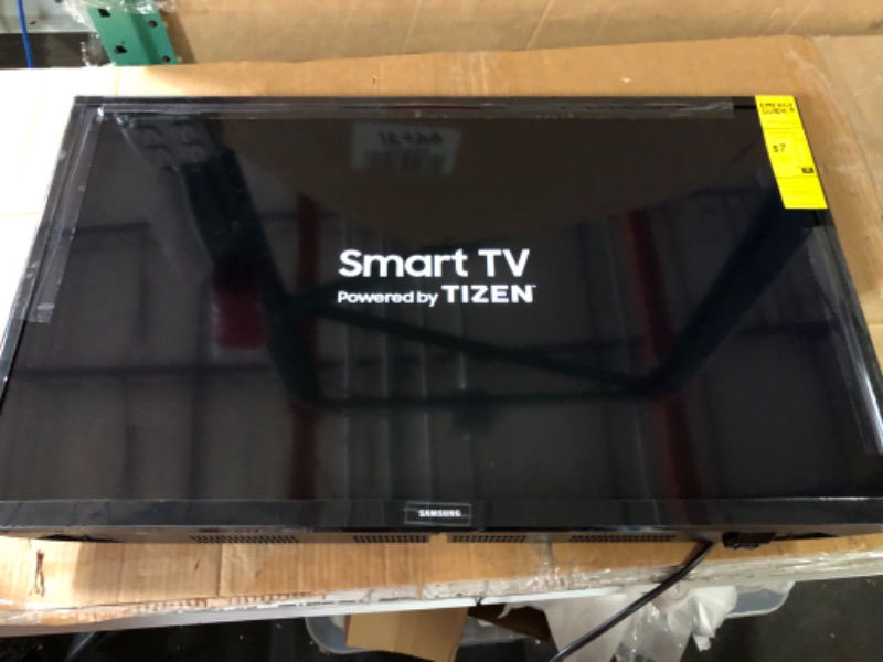 Photo 2 of SAMSUNG 32-inch Class LED Smart FHD TV 1080P (UN32N5300AFXZA, 2018 Model)