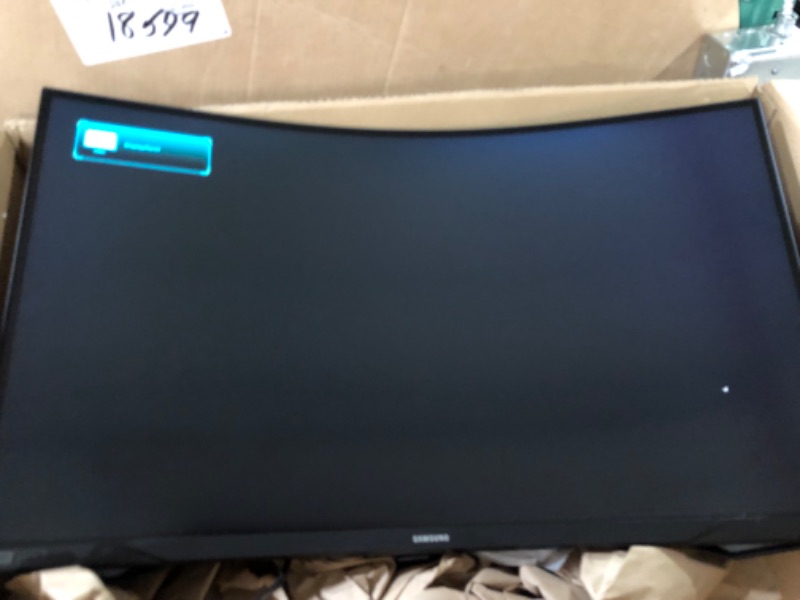 Photo 3 of 32 inch Odyssey G7 Gaming Monitor