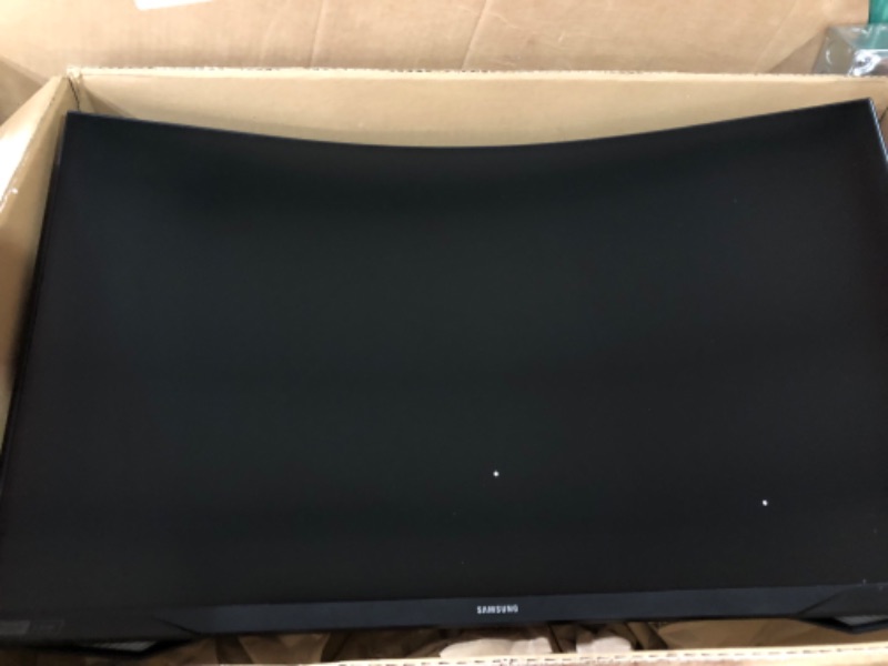 Photo 2 of 32 inch Odyssey G7 Gaming Monitor