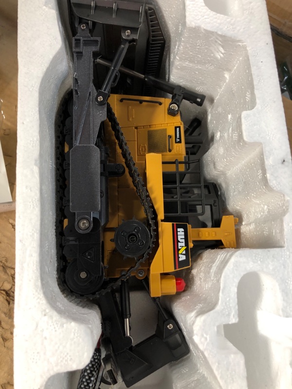 Photo 2 of *NOCONTROLLER* fisca Remote Control Bulldozer RC 1/16 Full Functional Construction Vehicle,  Dozer Front Loader Toy with Light and Sound