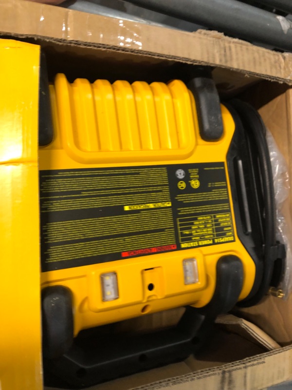 Photo 3 of DEWALT DXAEPS14 1600 Peak Battery Amp 12V Automotive Jump \