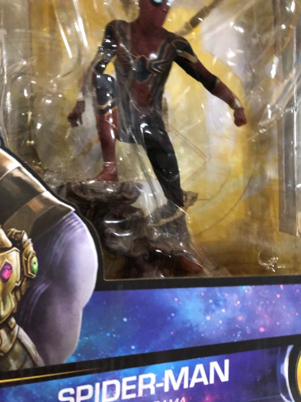 Photo 1 of DIAMOND SELECT TOYS Marvel Gallery: Avengers Infinity War Movie Spiderman PVC Gallery Figure