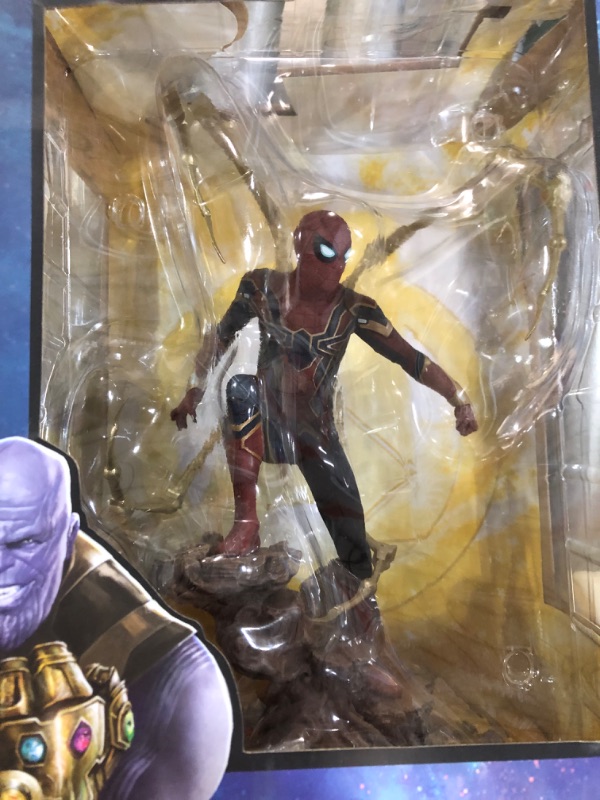 Photo 3 of DIAMOND SELECT TOYS Marvel Gallery: Avengers Infinity War Movie Spiderman PVC Gallery Figure