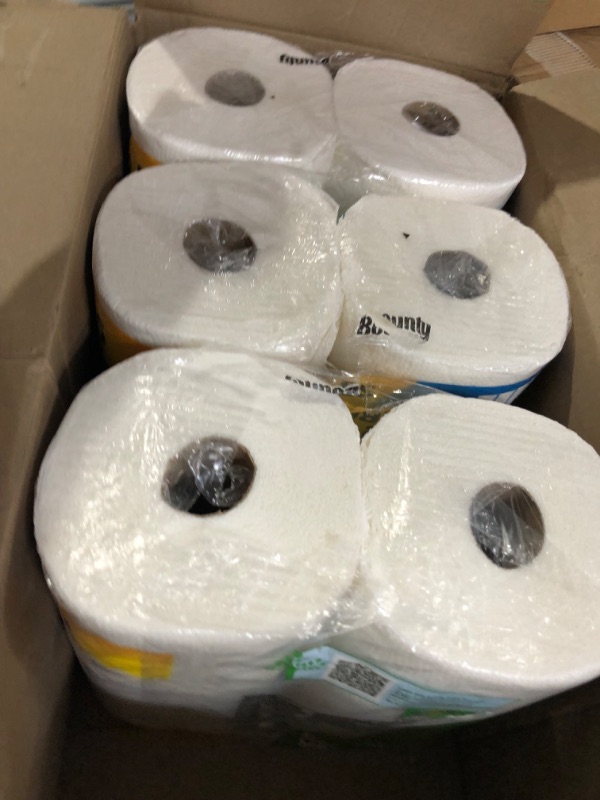 Photo 2 of Bounty Select-A-Size Paper Towels, White, 8 Double Plus Rolls = 20 Regular Rolls 8 Count (Pack of 1)