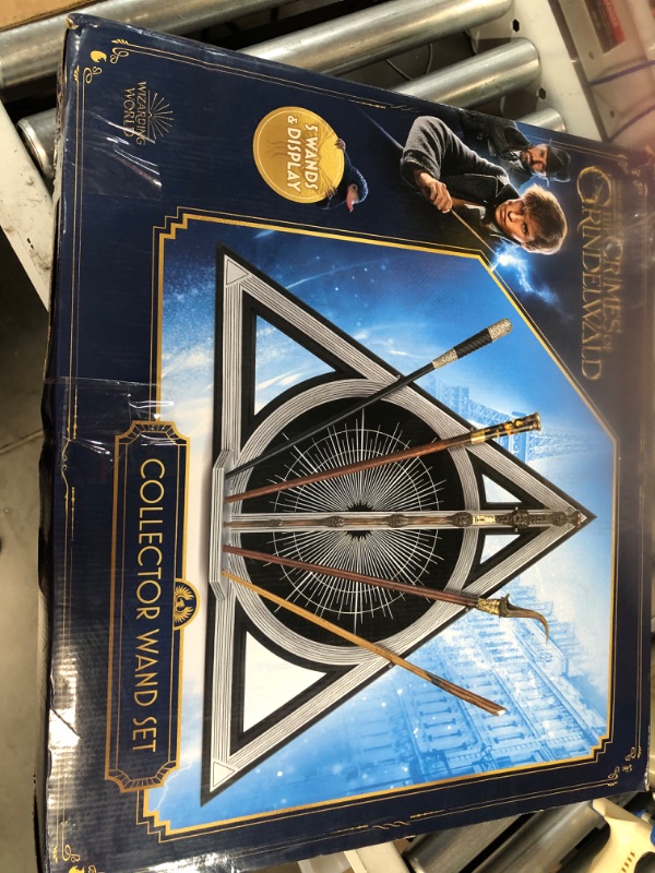 Photo 3 of Crimes of Grindelwald Collector Wand Set