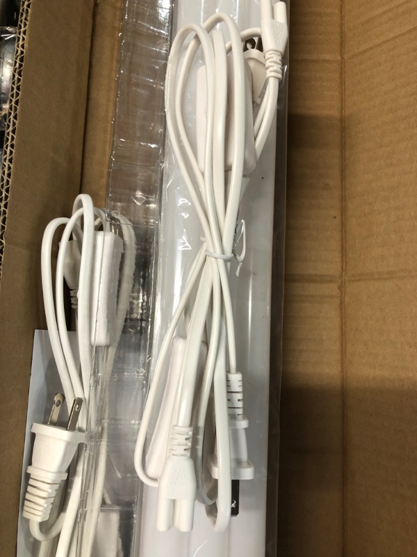 Photo 1 of  Barrina LED T5 Integrated Single Fixture, 4FT, 2200lm, 6500K (Super Bright White), 20W,