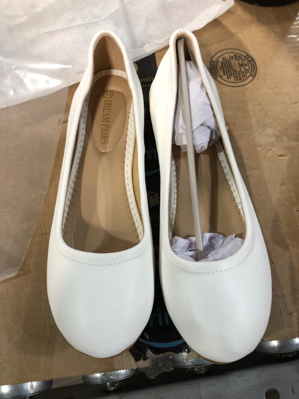 Photo 1 of Dream Pairs Women's White Flats, Size: 10