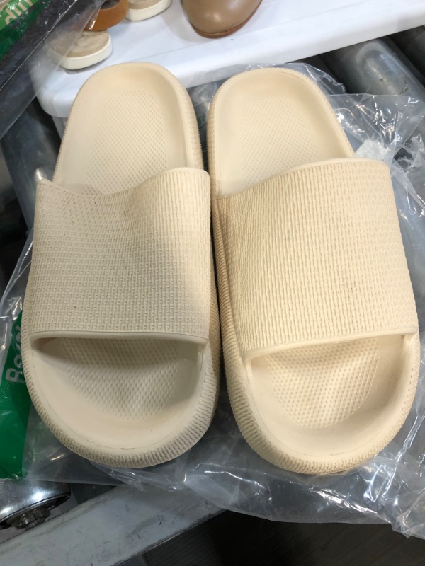 Photo 1 of *USED* Cloud Slippers, Beige, Size: 44-45