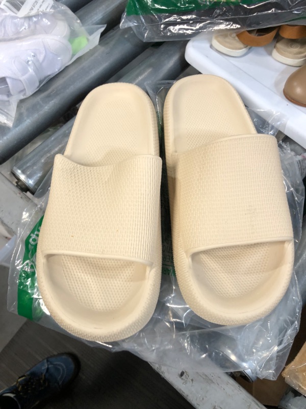 Photo 2 of *USED* Cloud Slippers, Beige, Size: 44-45