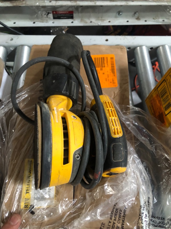 Photo 4 of ***USED ****
DeWalt DWE6423 5 in. Variable-Speed Random Orbit Sander
