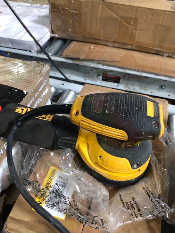 Photo 3 of ***USED ****
DeWalt DWE6423 5 in. Variable-Speed Random Orbit Sander
