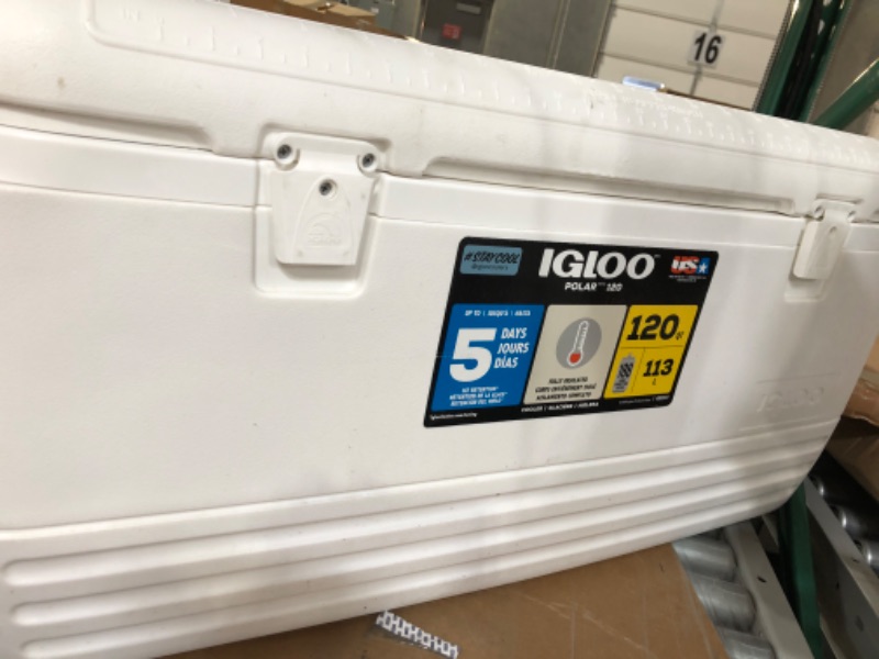 Photo 3 of ** broken. The latch screw is broken and the lid doesn’t stay up**
Igloo Quick and Cool Polar Cooler 120 Qt White