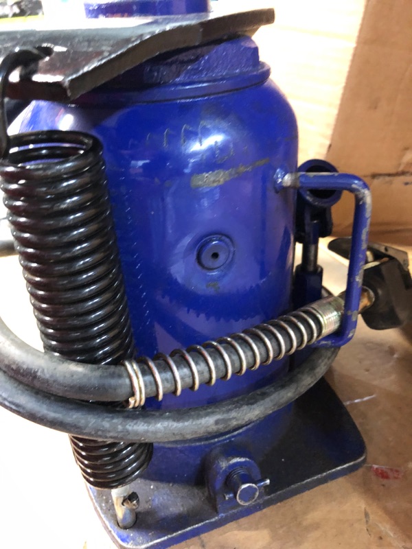 Photo 2 of (PARTS) VEVOR Air Hydraulic Bottle Jack, 32 Ton/70550lbs 